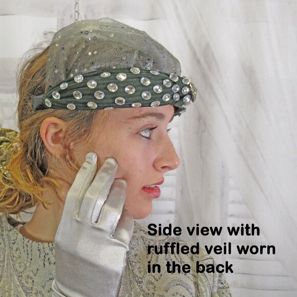 Flapper inspired headpiece, Gray softly ruffled short veil plus clear rhinestone - Picture 3 of 11